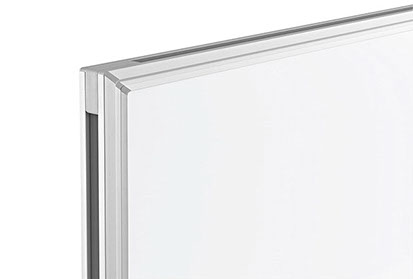 Ein Bild mit einer Detailaufnahme einer Whiteboard.